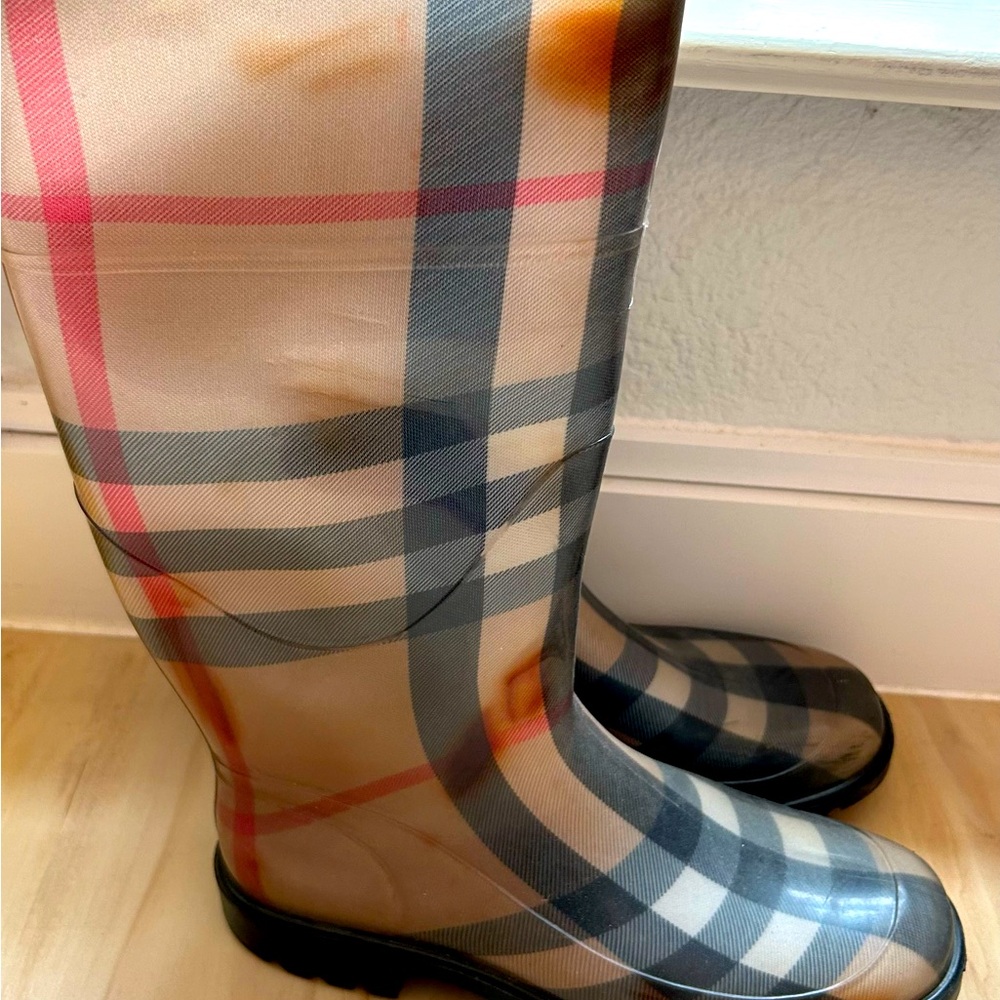 Burberry Rain Boots Size 37 US Size 7